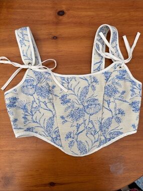 SHEIN Blue Floral Tie-Strap Crop Top